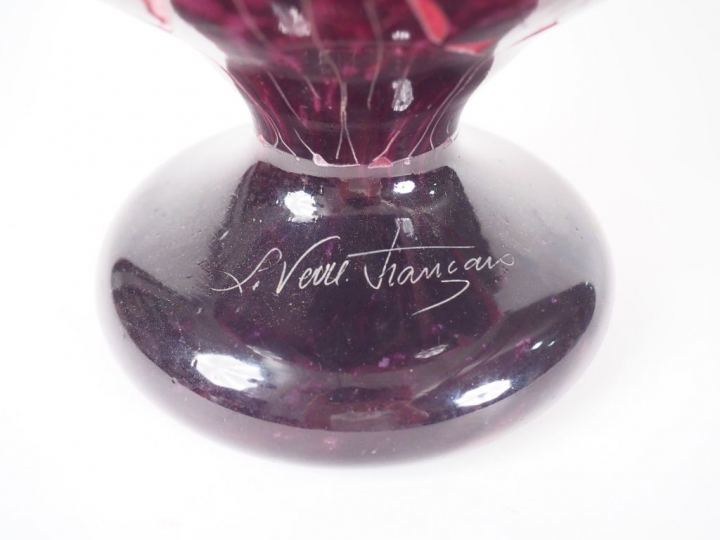 LE VERRE FRANÇAIS. Vase "dalhias" en verre poudré rose doublé de verre