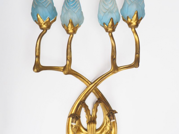 DAUM   MAJORELLE. Exceptionnelle applique en bronze doré éclairant à s