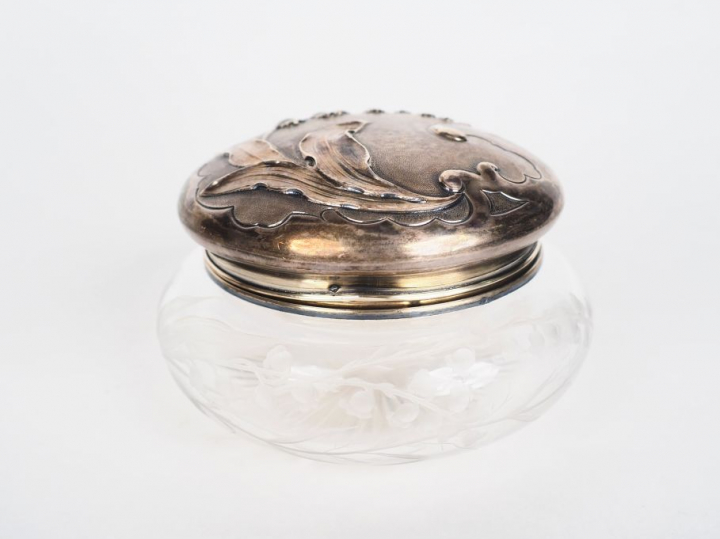 Bonbonnière Art Nouveau en cristal et argent, poinçon Minerve, à décor