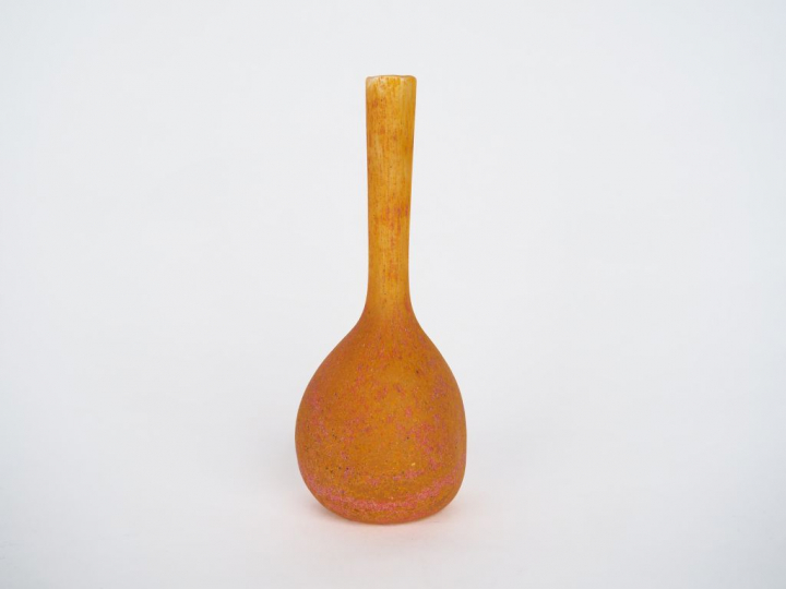Soliflore Art déco en verre marbré orange. H. 14 cm.