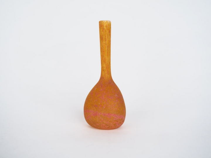Soliflore Art déco en verre marbré orange. H. 14 cm.