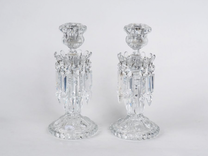 BACCARAT.  Paire de chandeliers en cristal. H. 30 cm.