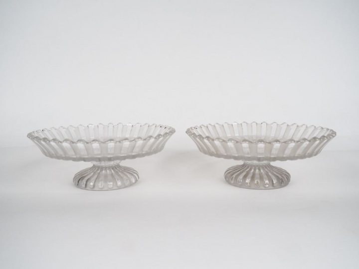 BACCARAT.  Paire de compotiers sur piédouche en cristal à décor de can