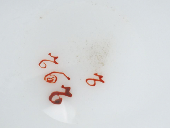 Vase Restauration en opaline blanche, à décor de guirlandes de fleurs 