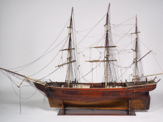 Vente aux enchères Maquette de bateau trois mats, Travail du début du XXème. Il s'agit pr