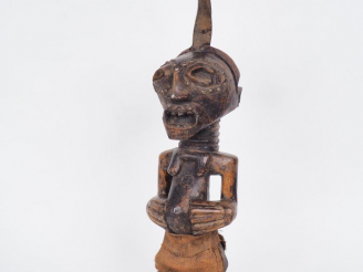 Vente aux enchères Fétiche Songye nkishi, République Démocratique du Congo Bois à patine 