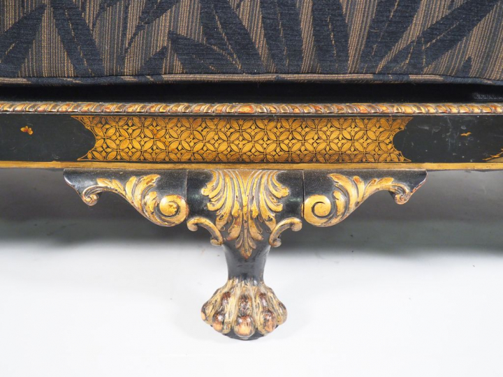 Mobilier de salon anglais de style Extrême Orient en partie cannée et 