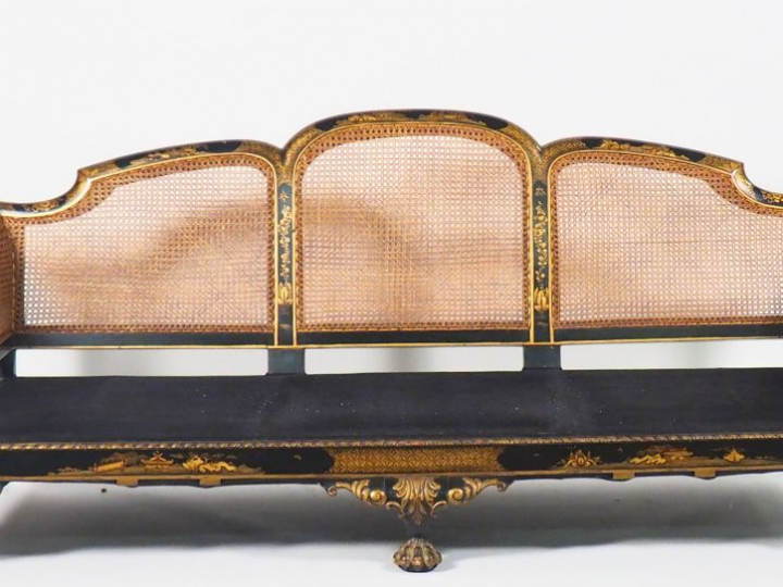 Mobilier de salon anglais de style Extrême Orient en partie cannée et 