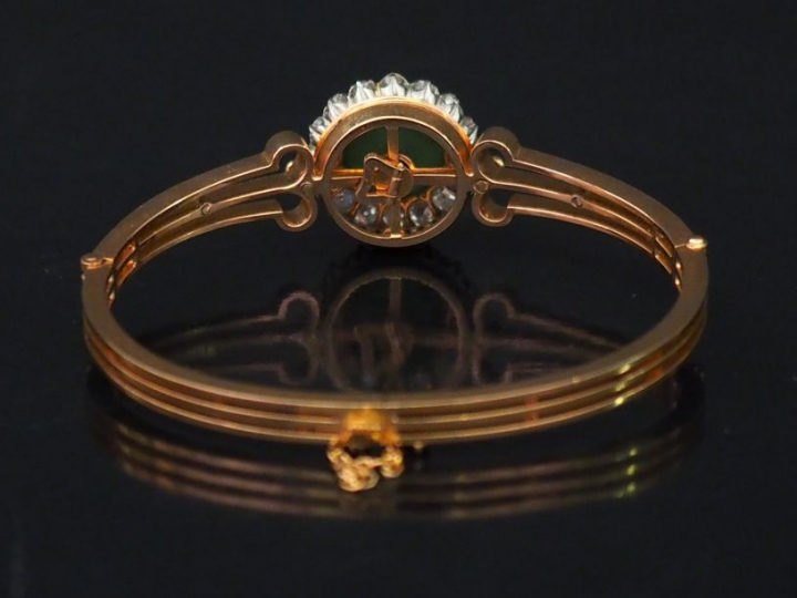 Bracelet jonc Napoléon III en or jaune, à décor en son centre d'un mot