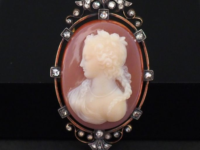 Broche/pendentif Napoléon III en or jaune et argent, sertie en son cen