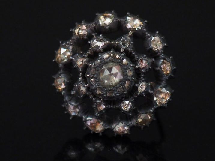 Petite broche ronde fin XVIIIème - début XIXème en argent et vermeil, 
