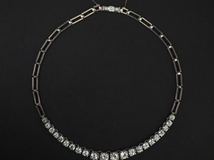 Collier articulé rivière de diamants, serti de vingt-deux diamants tai