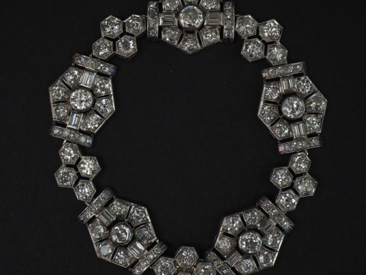 Bracelet Art déco en or blanc, serti de diamants et diamants baguette,