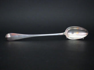 Vente aux enchères Cuillère à ragout  XVIIIème en argent, modèle uniplat. Monogrammée. Lo