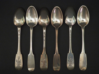 Vente aux enchères Suite de six petites cuillères XVIIIème en argent, modèle uniplat. Arm
