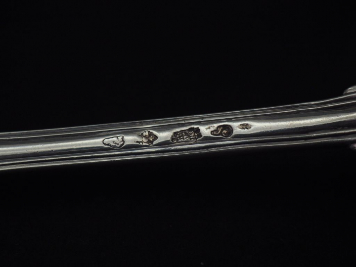 	Cuillère à saupoudrer XVIIIème en argent, modèle à filet et double co