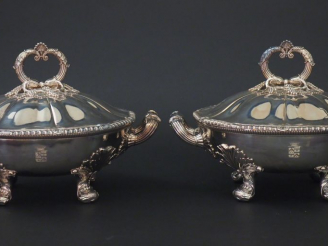 Vente aux enchères LEBRUN Paire de soupières en argent, poinçon Vieillard, à décor de feu