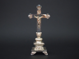 Vente aux enchères Crucifix Restauration en argent, poinçon Vieillard, à décor de palmett