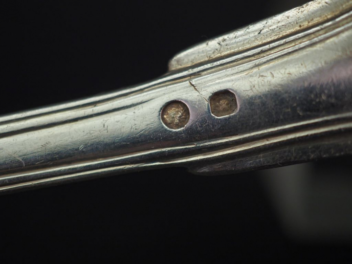 Louche Restauration en argent, poinçon Vieillard, modèle à filet. Long
