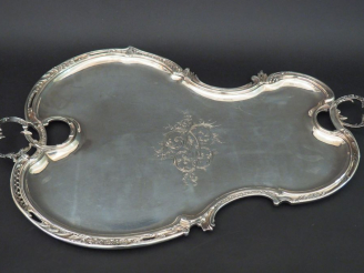 Vente aux enchères 	Plateau Napoléon III de style Louis XV en argent, poinçon Minerve, en