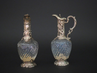 Vente aux enchères 	Paire d’aiguières Napoléon III de style rocaille en argent et cristal