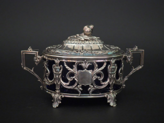 Vente aux enchères 	Sucrier Napoléon III de style Louis XVI en argent, poinçon Minerve, à