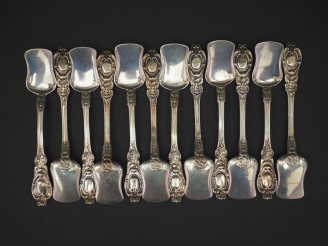 Vente aux enchères Suite de douze pelles à glace Napoléon III en argent, poinçon Minerve,