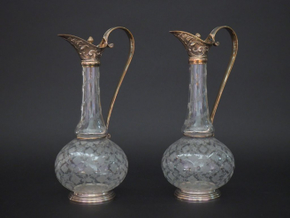 Vente aux enchères ODIOT à Paris Paire d’aiguières 1900 en cristal gravé et argent, poinç