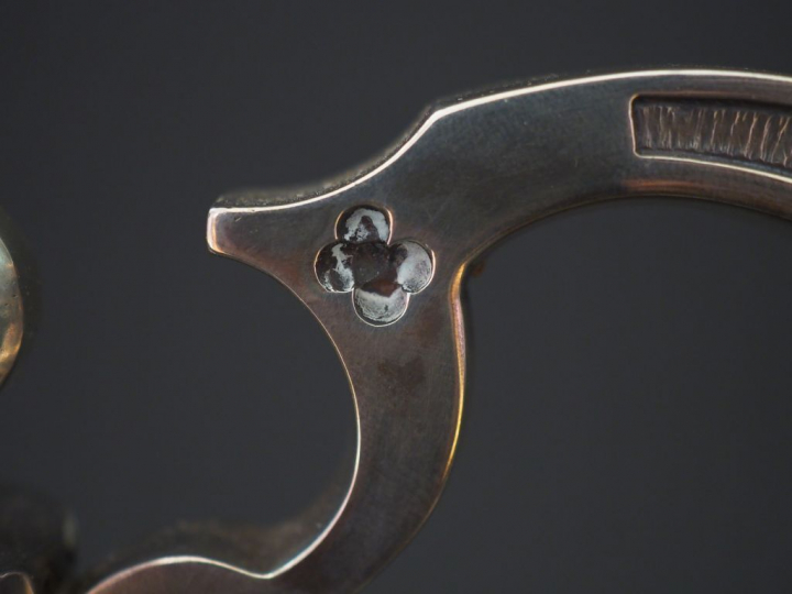 CARDEILHAC à Paris Verseuse 1900 en cristal et argent, poinçon Minerve