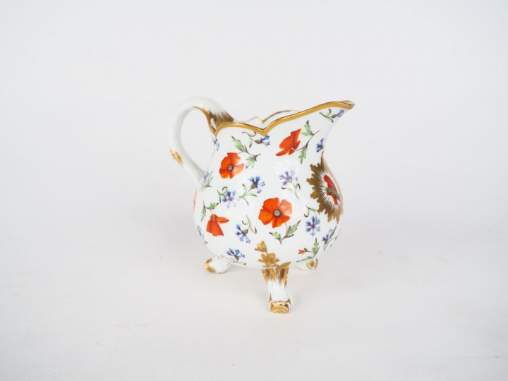 SEVRES. Pot à lait tripode en porcelaine à décor polychrome de bonnet 