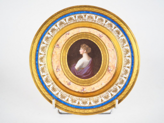 Vente aux enchères Assiette XIXème en porcelaine de Berlin à décor polychrome dans une ré