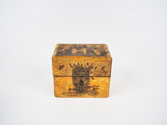 Vente aux enchères Cave à odeurs Louis XVI en vernis Martin, cristal et argent à décor de