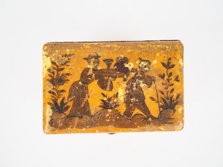 Cave à odeurs Louis XVI en vernis Martin, cristal et argent à décor de