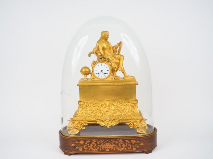 Pendule Napoléon III en bronze doré figurant un géographe, cadran émai