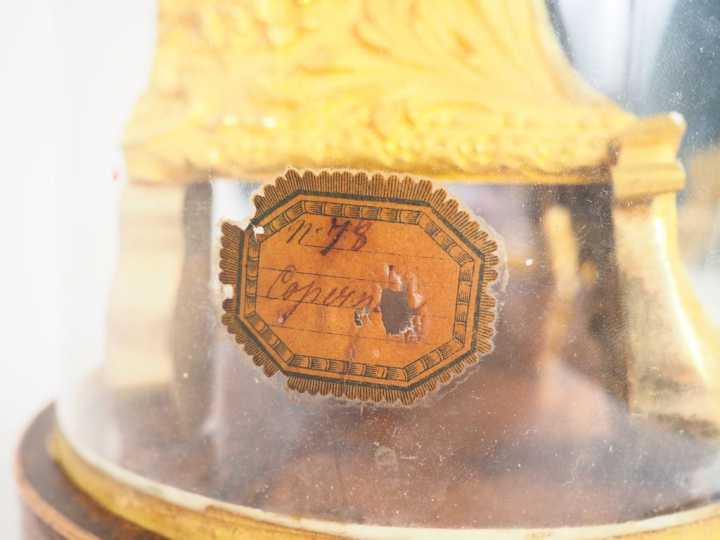 Pendule Napoléon III en bronze doré figurant un géographe, cadran émai