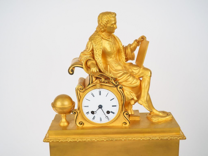 Pendule Napoléon III en bronze doré figurant un géographe, cadran émai