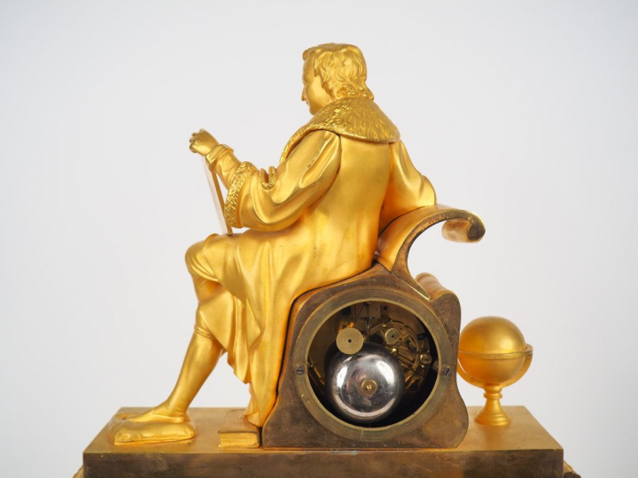 Pendule Napoléon III en bronze doré figurant un géographe, cadran émai