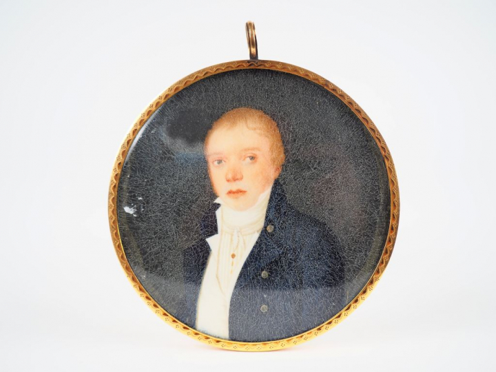 Miniature Directoire "portrait d'homme au jabot", cadre en or, anneau 