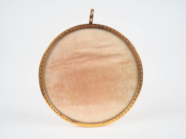 Miniature Directoire "portrait d'homme au jabot", cadre en or, anneau 