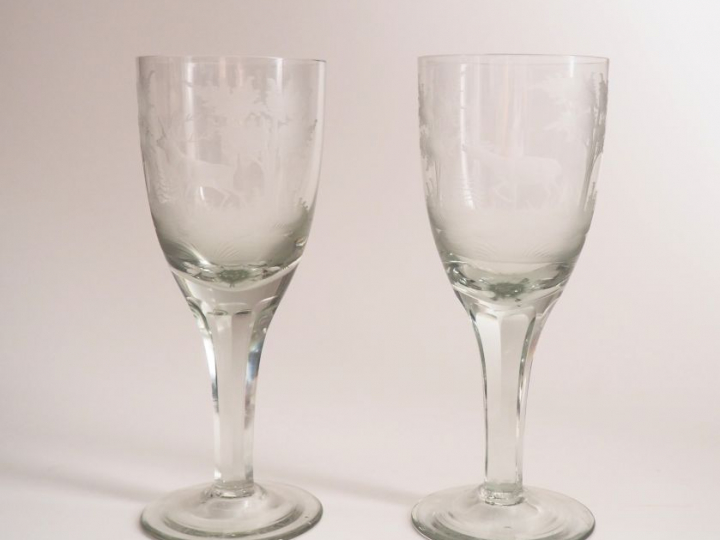 Paire de verres XIXème en cristal de bohème translucide et gravé à déc