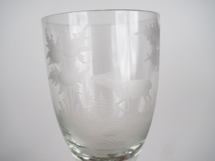 Paire de verres XIXème en cristal de bohème translucide et gravé à déc