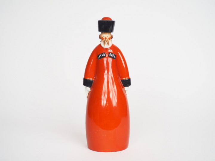 ROBJ.  Bouteille à liqueur en porcelaine polychrome "Le pope".  Signée