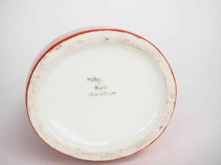ROBJ.  Bouteille à liqueur en porcelaine polychrome "Le pope".  Signée