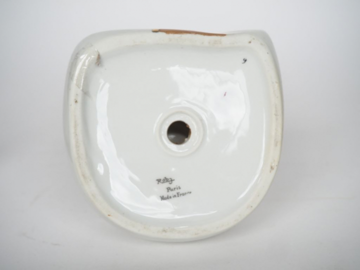 ROBJ.  Brule parfum "jeune squaw assise". Signée H. 12,5 cm