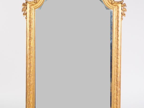 Glace de cheminée Napoléon III en bois et stuc doré de style Louis XVI