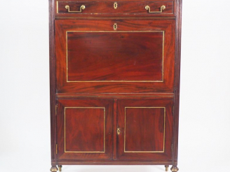Vente aux enchères Secrétaire à abattant Louis XVI, dessus marbre blanc.