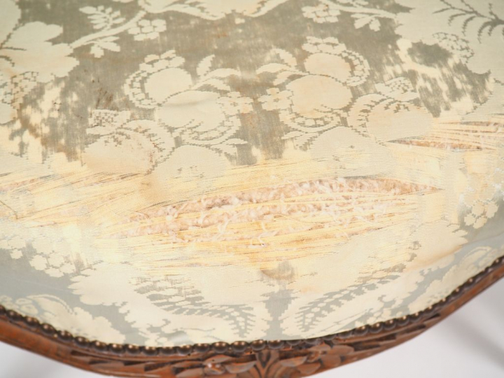 Paire de fauteuils cabriolets de style Louis XV en bois naturel et mou