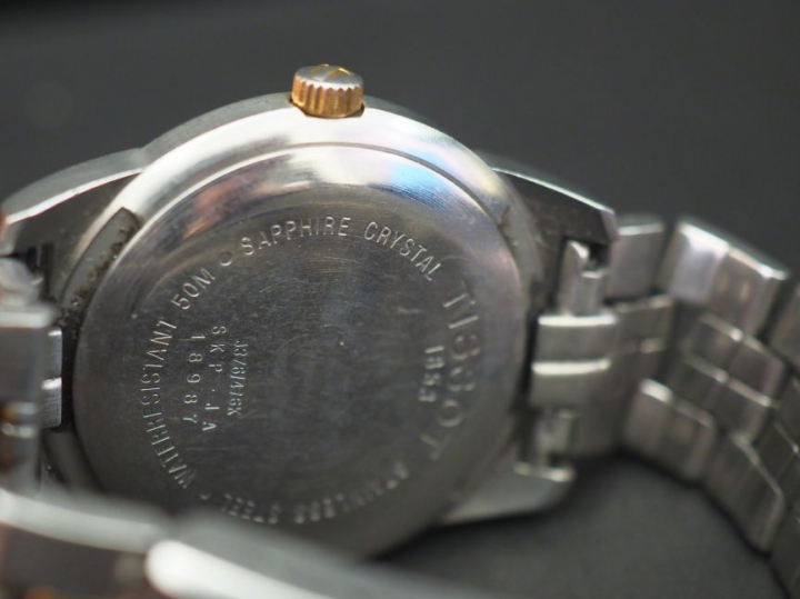 TISSOT, 1853. PR50 Montre bracelet en acier et métal doré.  Cadran ron