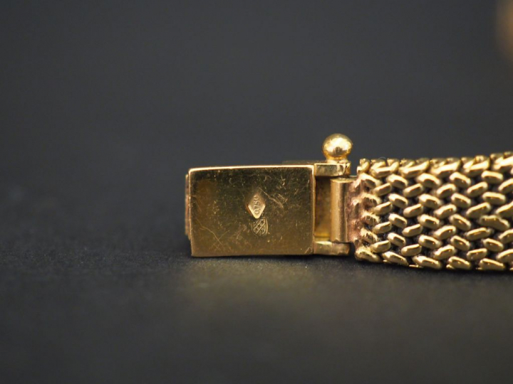 HUMA Montre bracelet de dame, boitier et bracelet or jaune. Cadran ron