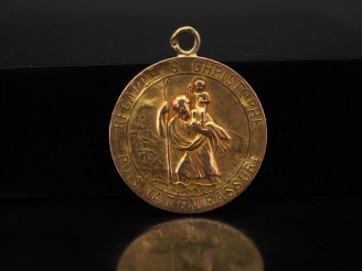 Vente aux enchères Médaille religieuse en or jaune, figurant Saint Christophe portant le 